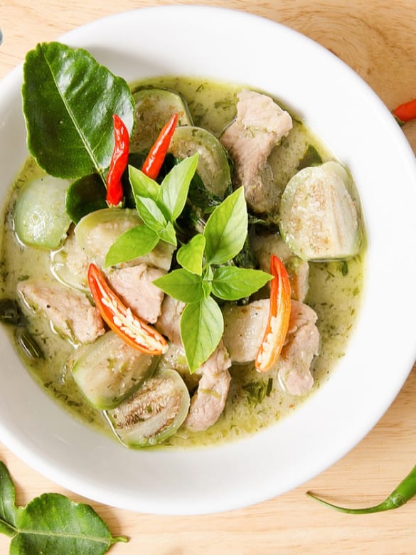 Chicken green curry Image