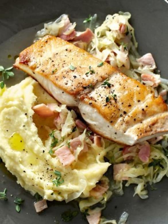 Pan-fried kingfish with cabbage and bacon Image
